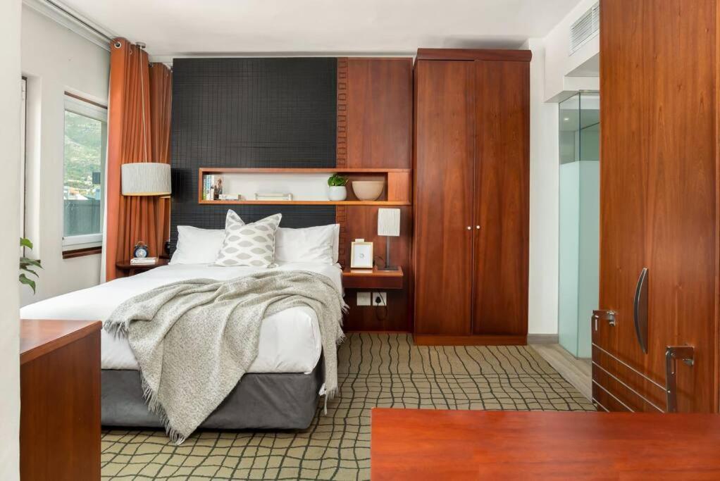 Central Modern City Escape Apartment! 开普敦 外观 照片